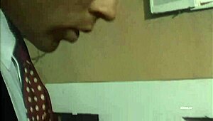 Эй, хочешь увидеть, как итальянская ретро-звезда справляется с жестким аналом?