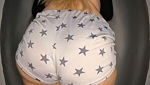 Stepmother Bounces Her Curvy Latina Ass in Sexy Display