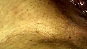 Unbelievable! Squirt Insertions Close-Up with Big Pussy in Amateur Homemade Couple Action!