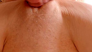 Kecanduan Jilat Memek Cewek 18+ Dekat Banget Sampai Klimaks Meledak