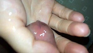 amateurs explore pussy in this trimmed video