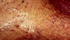 Unbelievable! Squirt Insertions Close-Up with Big Pussy in Amateur Homemade Couple Action!