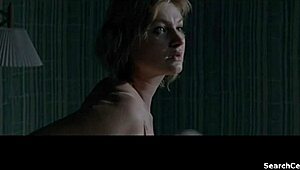 Outi Maenpaa og Ria Kataja blir dampende hete i Musta Jaa 2007