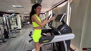 risky gym quickie with blowjob and swallow 😏