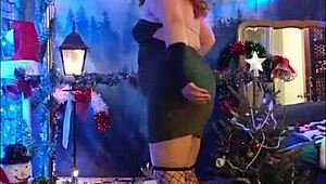 Hotwife Steffi Gold tanzt schlampenhaft mit ihrer Fotze in der Vollausgabe