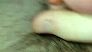 Twink tânăr se bate pula în video homemade homemade.