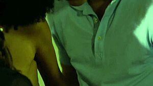 Par forfører hushjelp for vill sex i erotisk gruppe møte