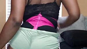 i love naejae grinding her pussy on the pole