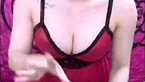 Hey, check this hot Vietnamese girl streaming live right now, wanna join?