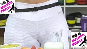 kelly key so hot, her big cameltoe bustin’ outta them leggings, damn!