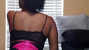 i love naejae grinding her pussy on the pole