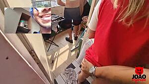 casal fudendo na varanda e eu entro na brincadeira