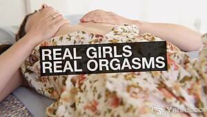 Yanks Cutie Sallycat Has a Happy Orgasm in Solo Masturbation