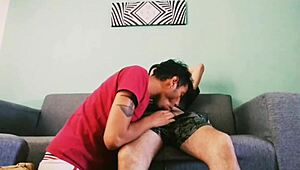 Popoldanska pihanja in kajenje z dlakavim očkovim okusnim kurcem