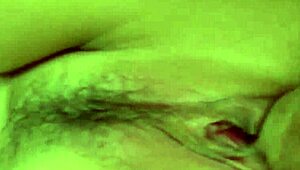 Schöne japanische Brünette Tomomi Motozawa wird hart in uncensierter wilder Action gebohrt. Ihre Stöhner erfüllen den Raum