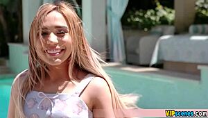 i ain't scared of my tall bf's huge cock, even if i'm petite!