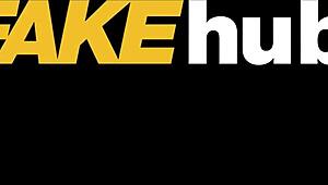 Гореща джогърка с перфектно тяло ебана на задната седалка на фалшиво такси