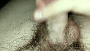 Twink tânăr se bate pula în video homemade homemade.