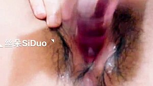 와, 이 중국 청년의 36D 가슴 웹캠에서 봐! 😍