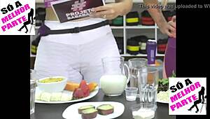 kelly key so hot, her big cameltoe bustin’ outta them leggings, damn!