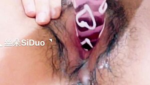 와, 이 중국 청년의 36D 가슴 웹캠에서 봐! 😍