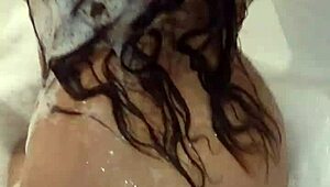 Look at this in jacuzzi 😏 come have fun