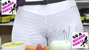 kelly key so hot, her big cameltoe bustin’ outta them leggings, damn!