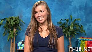 Het 18+ jente får massasje av gummimannen sin