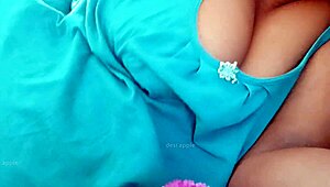 Indian bhabhi sexy boobs