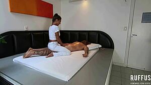 O fut curul masozei fierbinți în video complet