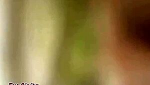 Perfecte morena rijdt op grote lul en toont kut