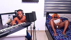 how i fuck my producer in studio 😘