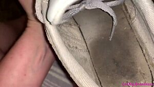 Man, check these bouncing boobs and dirty feet pissing! 😅