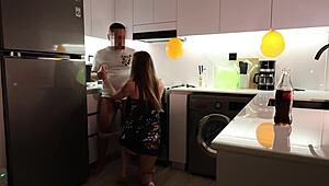 Šukal jsem mámu svého kamaráda v kuchyni po jeho narozeninové párty! 🎉