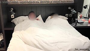 동료랑 호텔 침대 공유하다가 뜻밖의 이른 아침 섹스