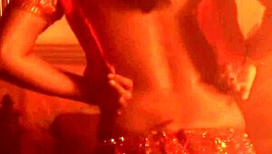 Erotic belly dancing with brunette beauty, so arousing! 💃