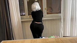 Mature lady takes cock in her big ass