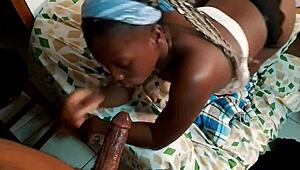 Reina ebony garganta profunda a BBC en lencería