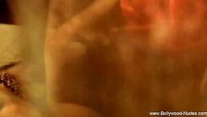 Erotic belly dancing with brunette beauty, so arousing! 💃