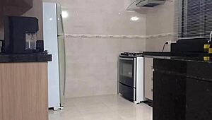 amateur says, 'come here electrician, pay with my body'