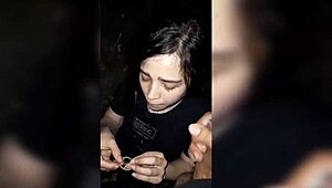 Pitala sam drugare, ko hoće pušenje? I sisala sam ih do sperme, stil krupne Latinke.