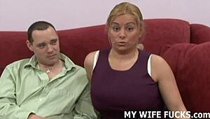 Смотреть, как трахают твою жену, странно возбуждает
