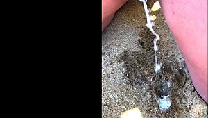 Minha Esposa Fazendo Xixi Na Praia Um Bem Comprido