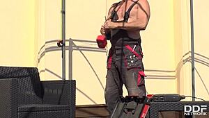 Pipanje na strehi z milfo Vyvan Hill, njene veščine damo mojstru orgazem!