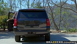 Brazzers Extra: Kissa Sins And Johnny Sins In A Scene