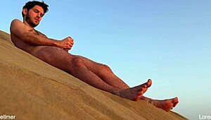 Gej nudista dráždí cumem na pláži a skoro se nechá chytit při šukání