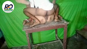 Indian Bhabhi Stuns in Saree for Intense Sexy Chudai