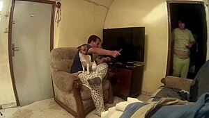 Pongo a cuatro patas a la gorda mientras me la follo duro