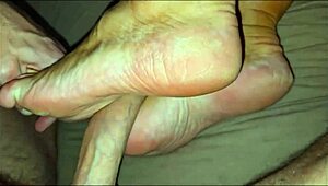 Nevlastná mama dáva najlepší sex s fetišom nôh vôbec, wow