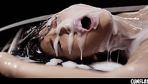 Hey, willst du sehen, wie Emiri Momota Ladung um Ladung reinspritzt?